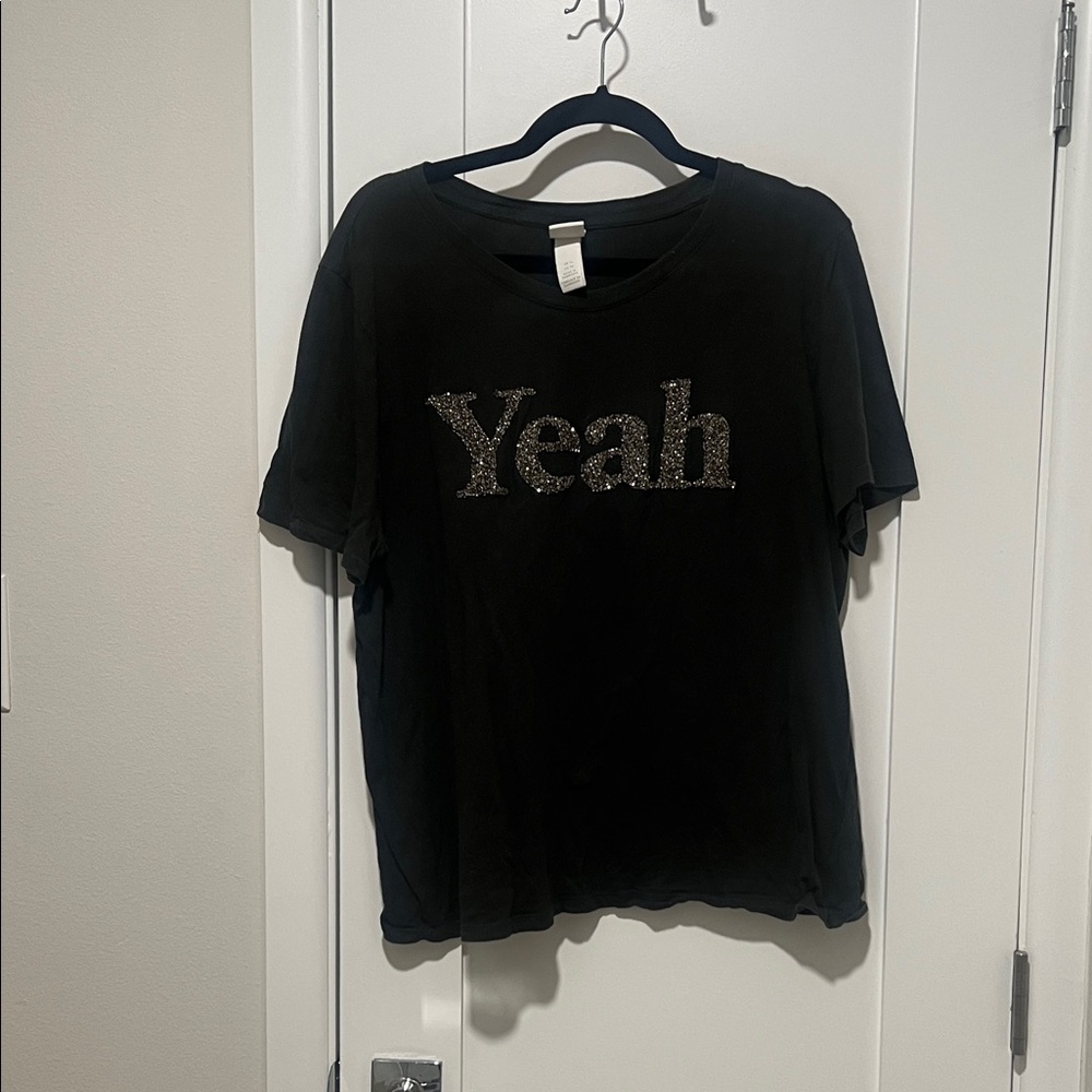 gray T-Shirt with rhinestone  'Yeah' Design